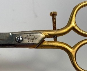 lot 64 image: Vintage Scissors, Pen & Golfyarder Distance Gauge