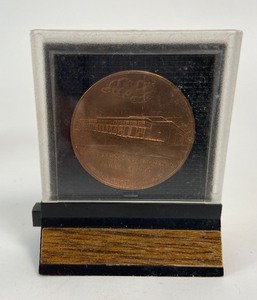 lot 69 image: Philadelphia US Mint Building 1969 Bronze Coin in Leather Bag