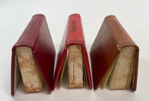 lot 80 image: Three Midget Language Dictionaries - English to Spanish, French and Italian