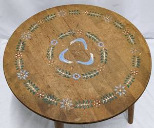 lot 105 image: Antique Scandiavian Hand Painted Side Childs Table