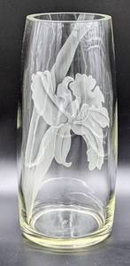 lot 98 image: Dorothy Thorpe Etched Glass Vase