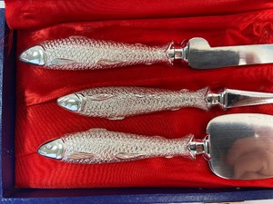 lot 117 image: Vintage David Orgell 3 Piece Fish Serving Set