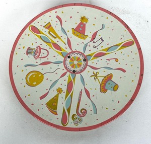 lot 114 image: Vintage Metal Happy Birthday Musical Cake Plate