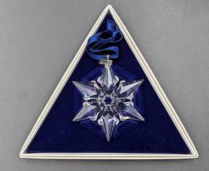 lot 142 image: Swarovski Star Christmas Ornament 2000