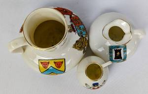 lot 148 image: Set of Three Miniature English Crested Jugs, W.H. Goss & Gemma