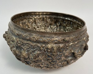 lot 209 image: Large Vintage Silver Plated Burmese Thabeik Elaborately Decorated Offering Bowl