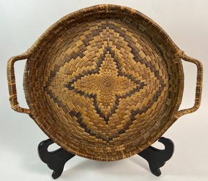 lot 262 image: Vintage Woven Grass  Rattan Platters & Bowl