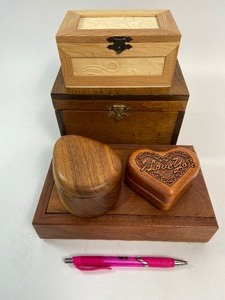 lot 268 image: Beautiful Vintage Wood Boxes for Trinkets and More