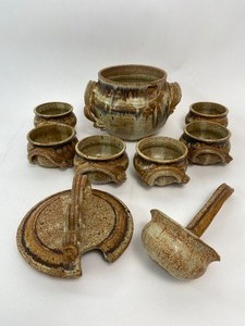 lot 276 image: Vintage Signed Studio Pottery Soup Tureen with 6 Matching Bowls and Ladle by Herrick