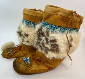 lot 280 image: Vintage Beaded Leather Moccasins with Rabbit Fur Embellishment