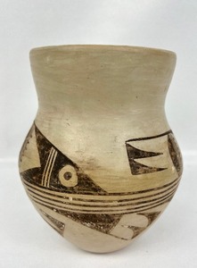 lot 301 image: Vintage Southwestern Native American Ceramic Vessel