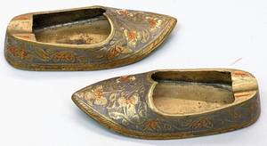lot 222 image: Snake Charmer Dish and Unique Brass Ashtray Slippers Made in India