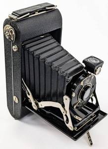 lot 218 image: 1930s Kodak Folding Acordion Camera - Junior Six-20 Series II in Box