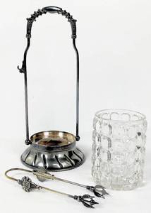 lot 181 image: Pairpoint 637 Quadruple Plate Pickle Castor Cruet with Tongs