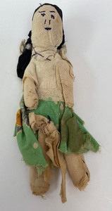 lot 320 image: Rare Early Native American Hand Made Doll & 2 Papooses w Babies (1 Skookum)