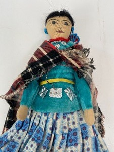 lot 322 image: Vintage Native American Hand Made Cloth Doll