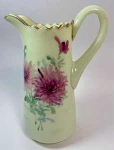 lot 354 image: Vintage Custard Glass Collection