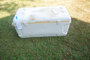 Very large Igloo Maxcold cooler wit...