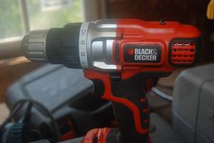 Black & Decker 20V cordless drill w...