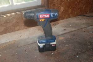 Ryobi 12V drill and battery...