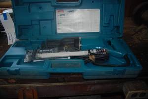 Makita electric sawsall with case a...