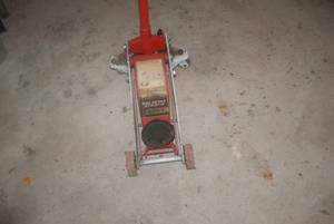 1 ton floor jack...