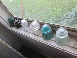 6 electric fence insulators (see ph...