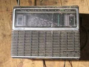 Vintage GE portable radio...