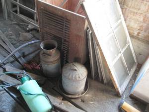 Milk can w lid, sprayer, chicken w...