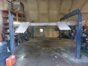 lot 3 image: Bend Pack Auto Hoist 4 Post