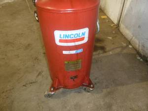 lot 7 image: Lincoln Oil Change Reservoir