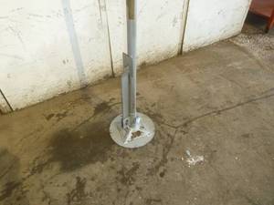 lot 19 image: Pedestal Jack 6