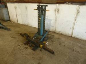 lot 25 image: Walker Pneumatic Jack