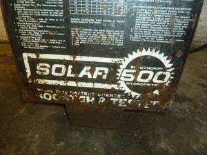 lot 28 image: Solar 500 Battery Charger