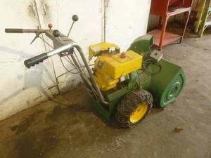 lot 48 image: John Deere Snow Blower