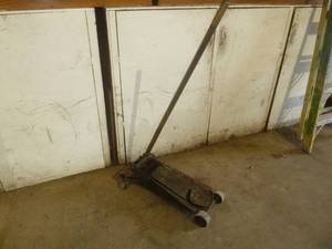 lot 53 image: Walker Floor Jack