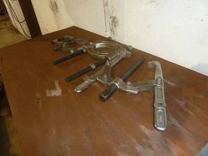 lot 54 image: Bearing Pullers x 4
