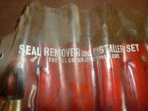 lot 86 image: Seal RemoverInstallation Set