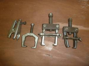 lot 93 image: Gear Pullers Assorted