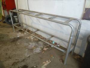 lot 125 image: Galvanized Tire Rack