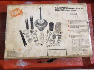 lot 180 image: EZ Squeeze Bearing Puller