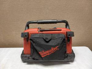 lot 7 image: MILWAUKEE ROCKFORD FOSGATE RADIO