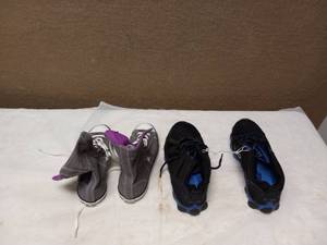 lot 40 image: 2 PAIRS OF SHOES SIZE 5.5 and 6 BOYS
