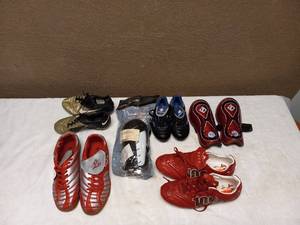 lot 48 image: SOCCER SHOES & LEG GUARD