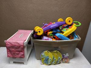 lot 57 image: TOTE OF TOYS