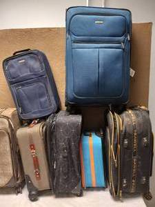 lot 75 image: 8 LUGGAGESUITCASES