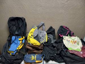 lot 86 image: HUGE LOT OF DUFFEL BAGS OVER 10