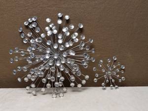 lot 90 image: JEWELED METAL SUNBURST WALL MOUNTED HANGING SCULPTURE SET