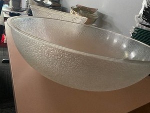 lot 131 image: 4 large plastic bowls (saladfruitsalad)