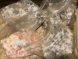 lot 148 image: Lot of foil, wax-deli paper, saltpepper packets